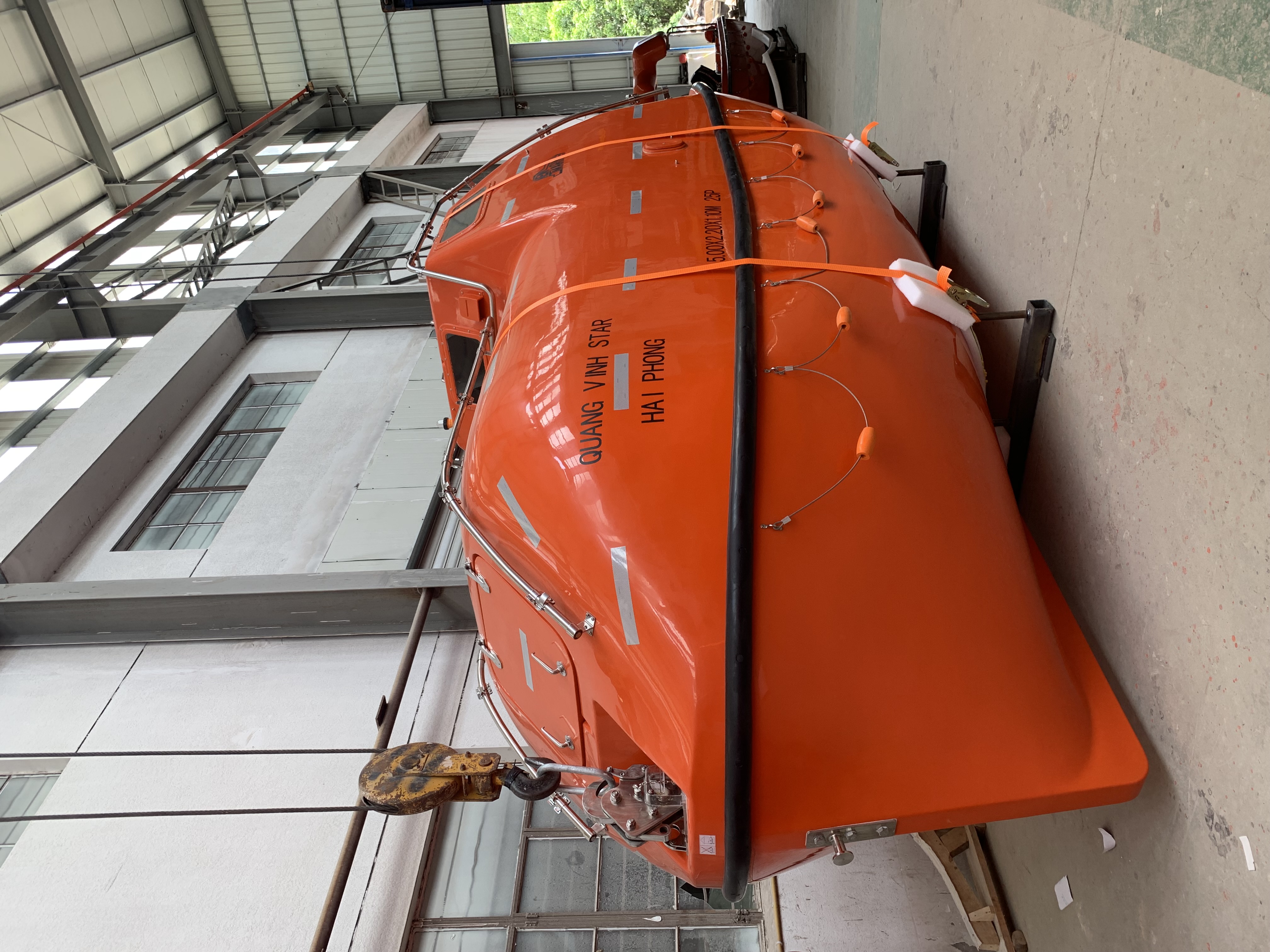 Free Fall Lifeboat for Oil Rig Evacuation