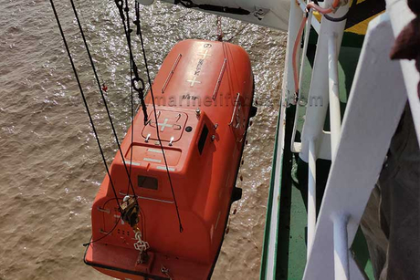 the advantages of free fall lifeboats (2).jpg