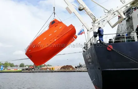 offshore drilling rig lifeboat2.webp